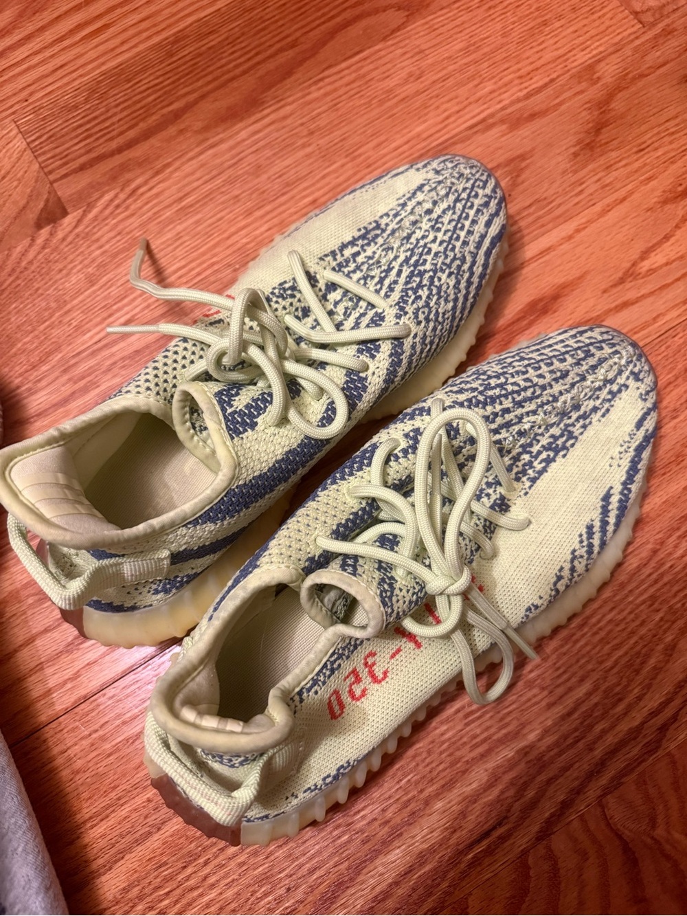Yeezy Boost - Picture 6 of 6